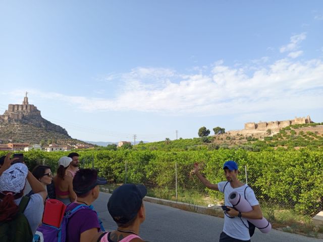 Un total de 30 personas celebran el solsticio de verano con un Saludo al Sol en el Palacio Ibn Mardanís, gracias al Taller de Yoga y Meditación - 5, Foto 5