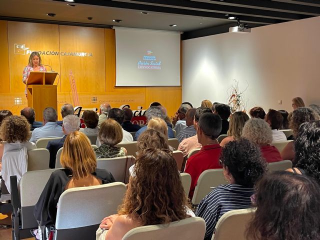 Pol�tica Social destaca la importancia del compromiso social de la Fundaci�n CajaMurcia para promover la inclusi�n y la mejora de la calidad de vida de los m�s vulnerables, Foto 2