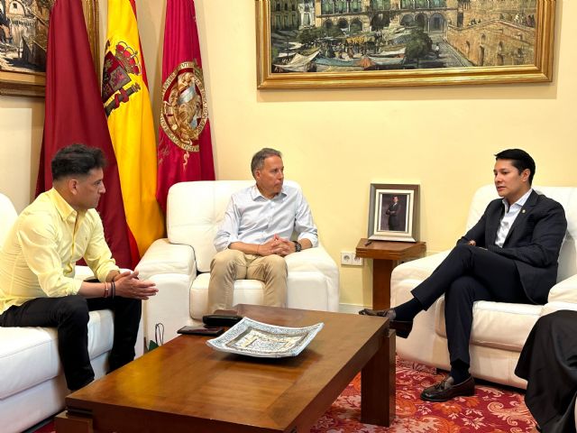 El alcalde de Lorca recibe al nuevo cónsul de Ecuador en la Región de Murcia y refuerza los lazos de colaboración con la comunidad ecuatoriana - 2, Foto 2