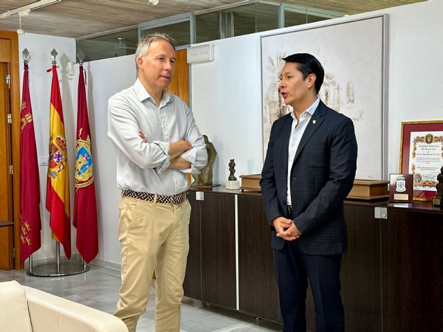 El alcalde de Lorca recibe al nuevo cónsul de Ecuador en la Región de Murcia y refuerza los lazos de colaboración con la comunidad ecuatoriana - 3, Foto 3