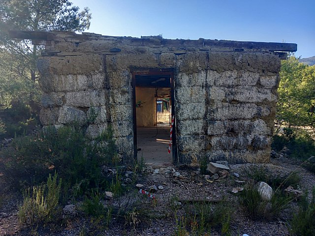 Denuncian la demolición ilegal y clandestina de la que fue la casa de balas de paja más antigua de la Península, en Sierra Espuña, Foto 2