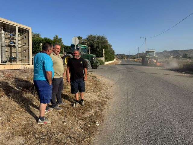 El Ayuntamiento de Lorca pone en marcha un amplio operativo de desbroce para limpiar las principales carreteras y caminos de las pedanías - 3, Foto 3