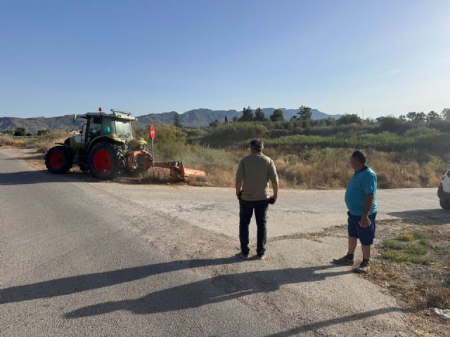 El Ayuntamiento de Lorca pone en marcha un amplio operativo de desbroce para limpiar las principales carreteras y caminos de las pedanías - 5, Foto 5