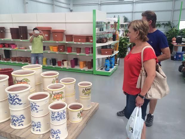 City officials visited the premises of a local company engaged in the manufacture and distribution of horticultural products, Foto 7