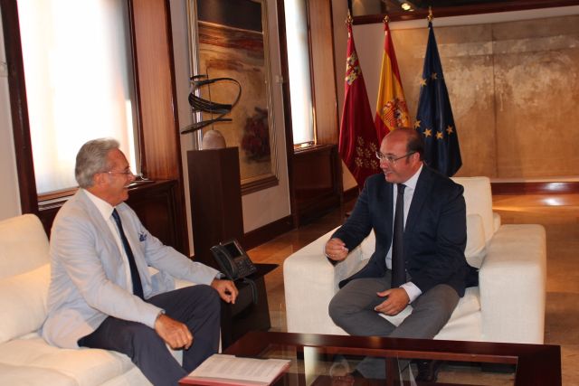 Pedro Antonio Sánchez se reúne con el presidente del Club Taurino de Murcia - 1, Foto 1