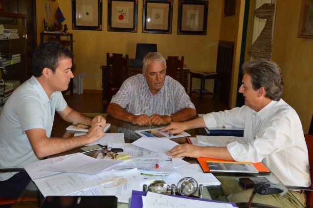El alcalde de Blanca recibe la visita del director general de Carreteras - 1, Foto 1