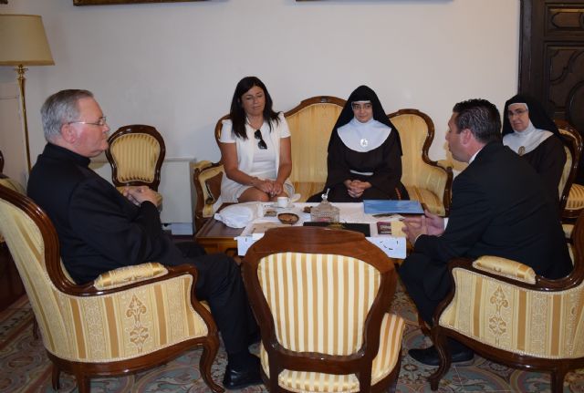 Mons. Lorca confirma la autenticidad de la documentación que habla de la Santa Espina de las Clarisas de Mula - 1, Foto 1