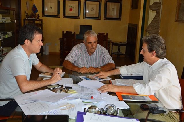 La Consejería de Fomento reparará el firme de la carretera de acceso a Blanca por la autovía - 1, Foto 1