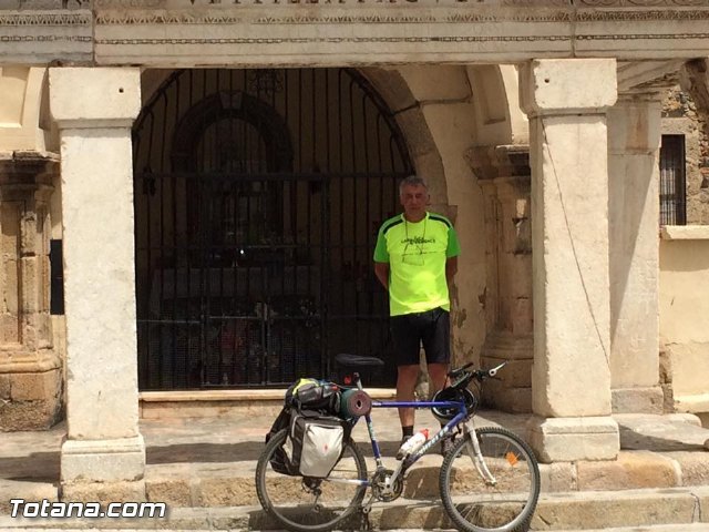 Julian Larroya Totana pilgrimage to Merida traveling more than 700 km by their devotion to Santa Eulalia, Foto 1