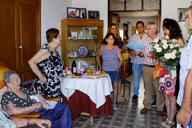 MC homenajea a Adela Roche, vecina de Pozo de los Palos que cumplió ayer 100 años de vida - 1, Foto 1
