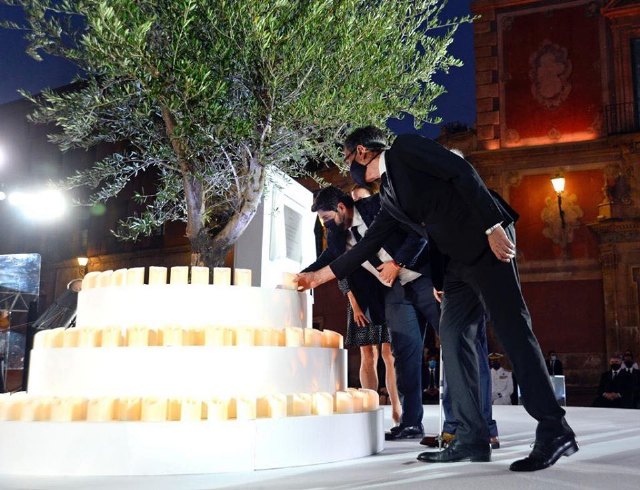 La Región de Murcia rinde homenaje a las víctimas del Covid-19 y a todos los que luchan cada día desde primera línea para hacerle frente - 1, Foto 1