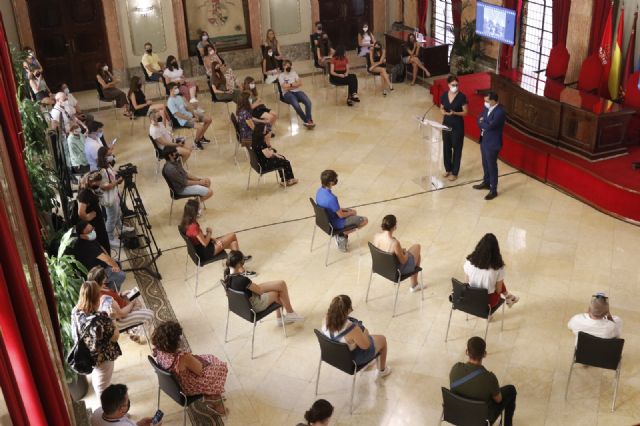 El Alcalde despide a los participantes en el programa de Intercambios Juveniles - 2, Foto 2
