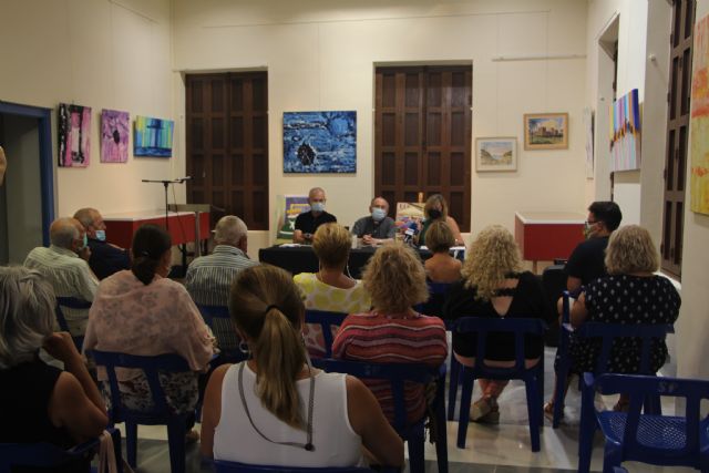 Vicente García Hernández, presenta su poemario Me detuve, y toqué el silencio - 1, Foto 1