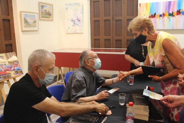 Vicente García Hernández, presenta su poemario Me detuve, y toqué el silencio - 4, Foto 4