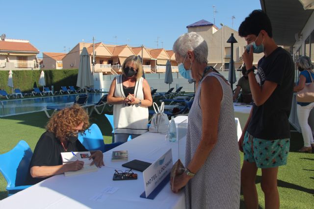 La periodista asturiana Rosa Fuentes presenta  Trasiego su primer libro, en San Pedro del Pinatar - 2, Foto 2