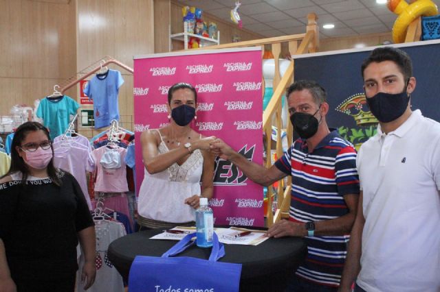 La alcaldesa de Archena entrega 9.000 euros de ayuda a 'Archena Express' para reactivar el sector del comercio y la empresa - 1, Foto 1