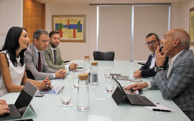 Los consejeros de Turismo y de Empresa analizan con el Grupo Hesperia nuevas inversiones previstas en la Región - 1, Foto 1