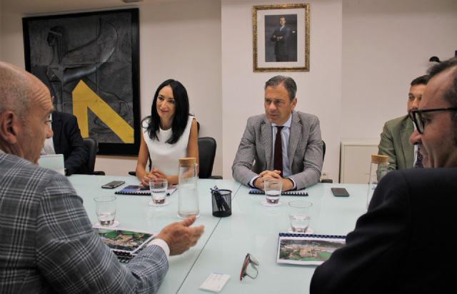 Los consejeros de Turismo y de Empresa analizan con el Grupo Hesperia nuevas inversiones previstas en la Región - 2, Foto 2