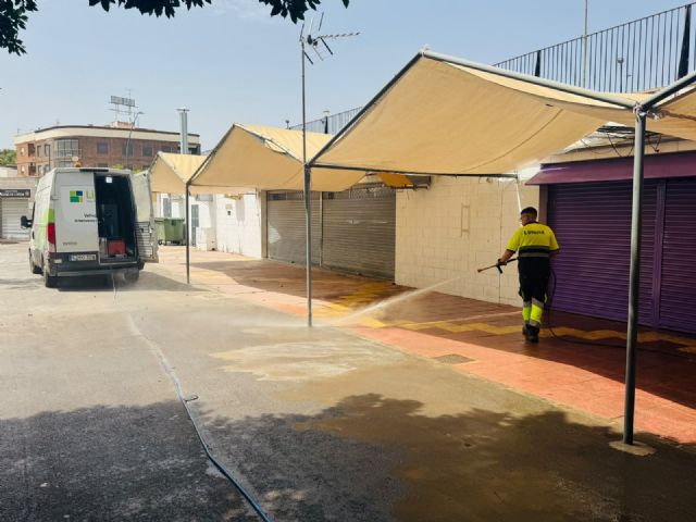 Limusa lleva a cabo esta última semana trabajos de limpieza y acondicionamiento en espacios públicos con motivo de las actividades y celebraciones del verano - 2, Foto 2