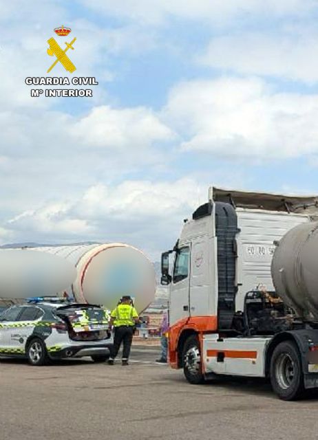 La Guardia Civil investiga a un camionero de mercancías peligrosas que sextuplicaba la tasa máxima de alcohol - 2, Foto 2