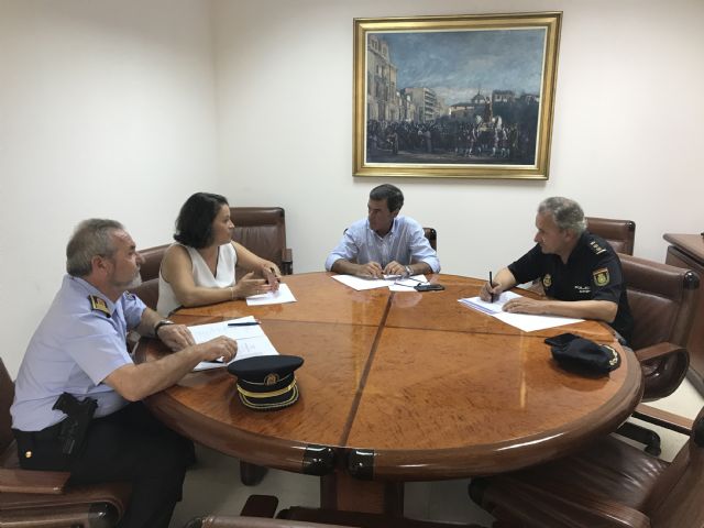 El Ayuntamiento instalará maceteros de gran tamaño en puntos de acceso a zonas peatonales de gran afluencia - 1, Foto 1