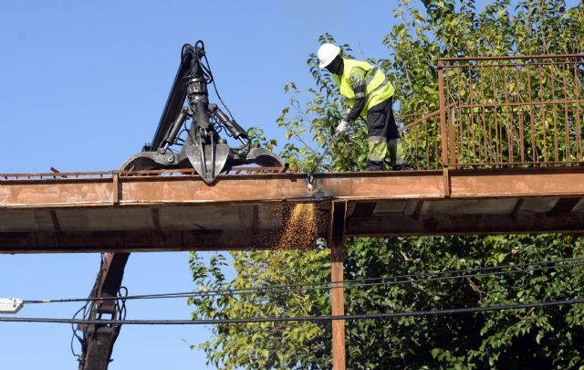 Avanza la construcción de la Senda Verde con la demolición de la pasarela de San José de la Vega - 1, Foto 1