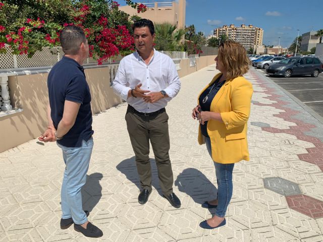 La concejalía de Parques y Jardines renueva el parque infantil de Roda y plantará nuevos ejemplares de pino mediterráneo en la pinada cercana - 1, Foto 1