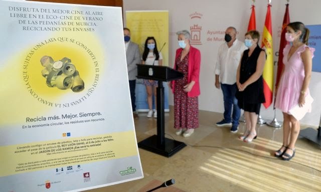 Los murcianos reciclan casi 11.000 kilos de latas, tetrabriks y envases de plástico con el ´Ecocine´ - 1, Foto 1