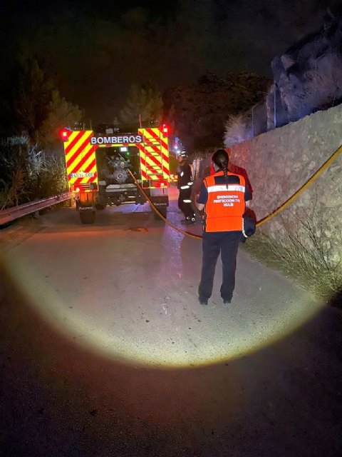 Incendio de cañas y matorral en la subida al castillo de Mula - 2, Foto 2