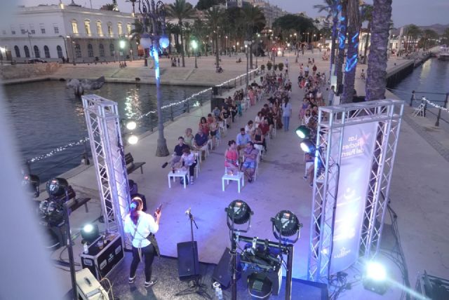 700 personas disfrutaron del ciclo de música en directo y gastronomía de Las noches del Puerto - 1, Foto 1