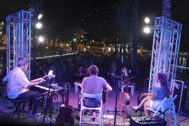 700 personas disfrutaron del ciclo de música en directo y gastronomía de Las noches del Puerto - 3, Foto 3