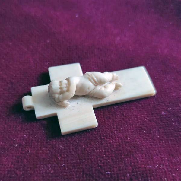 Una Antigua cruz de marfil del siglo XIX para la virgen de las Mercedes de San Gregorio de Sevilla - 3, Foto 3