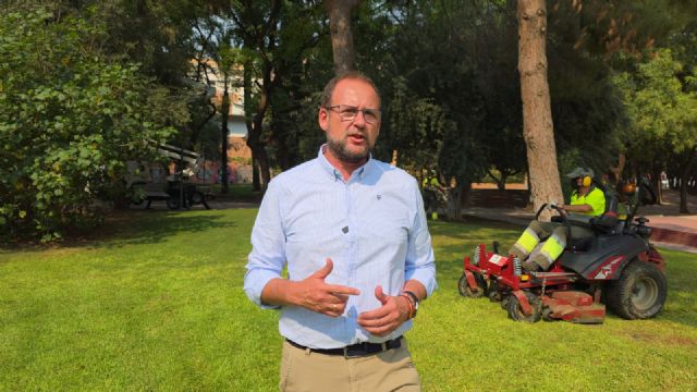 El Ayuntamiento aumenta la frecuencia de la siega de los más de 700.000 metros cuadrados de césped de las praderas verdes de Murcia - 2, Foto 2