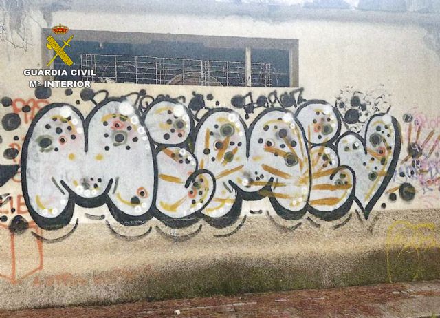 La Guardia Civil detiene a ocho individuos por realizar pintadas en Bienes de Interés Cultural ubicados en las sierras mineras de Cartagena y La Unión - 1, Foto 1