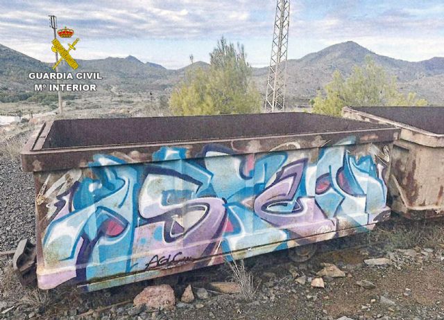 La Guardia Civil detiene a ocho individuos por realizar pintadas en Bienes de Interés Cultural ubicados en las sierras mineras de Cartagena y La Unión - 2, Foto 2