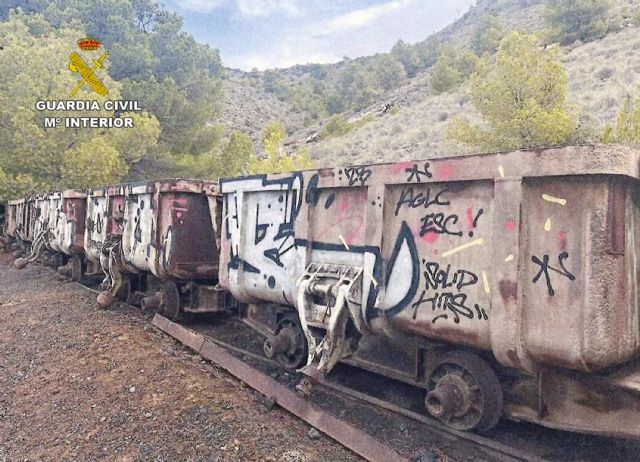 La Guardia Civil detiene a ocho individuos por realizar pintadas en Bienes de Interés Cultural ubicados en las sierras mineras de Cartagena y La Unión - 4, Foto 4