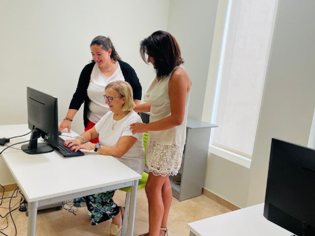 Se abre el plazo de inscripción para los talleres de informática y nuevas tecnologías  dirigidos a los mayores de Lorca - 1, Foto 1