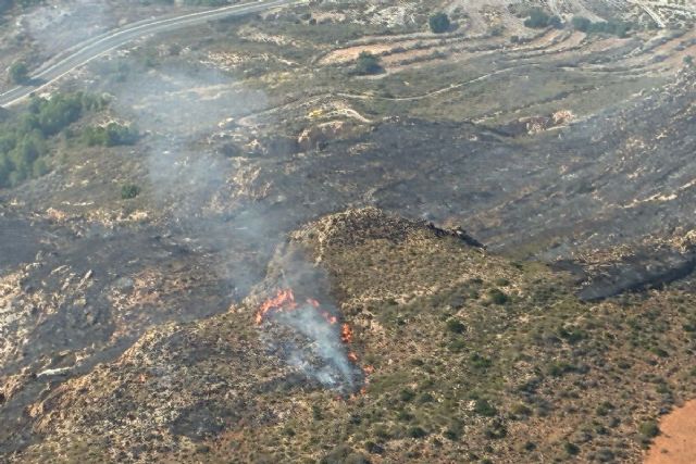 Incendio en las inmediaciones de las Cuestas del Cedacero - 1, Foto 1