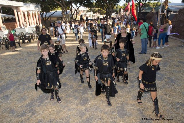 El Designio de los Dioses puso el broche a una jornada en la que los más pequeños llenaron de vida el campamento festero - 5, Foto 5