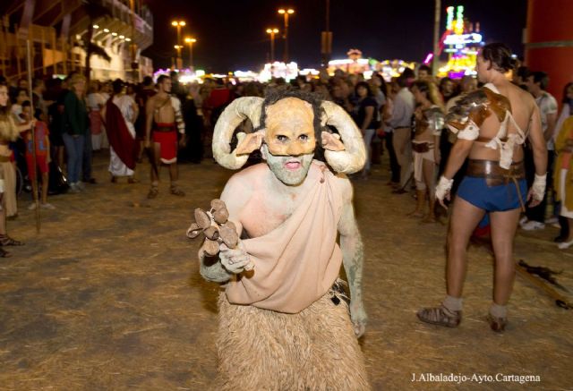 Gastronomía y espectáculos romanos ambientaron la noche festera en el Feriae Latino - 3, Foto 3