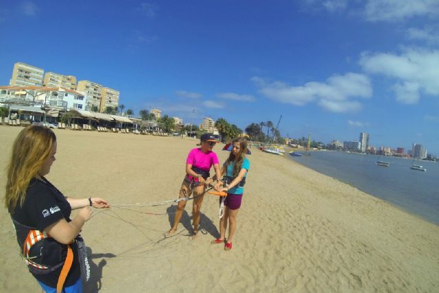 Siete chicas de San Javier participaron en el proyecto social Tribus del Sol con el kitesurf como protagonista - 1, Foto 1