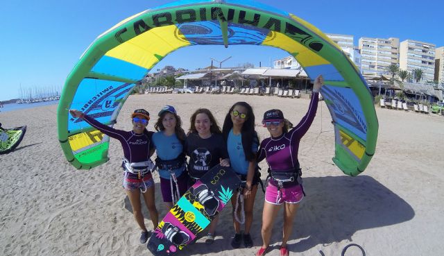 Siete chicas de San Javier participaron en el proyecto social Tribus del Sol con el kitesurf como protagonista - 2, Foto 2