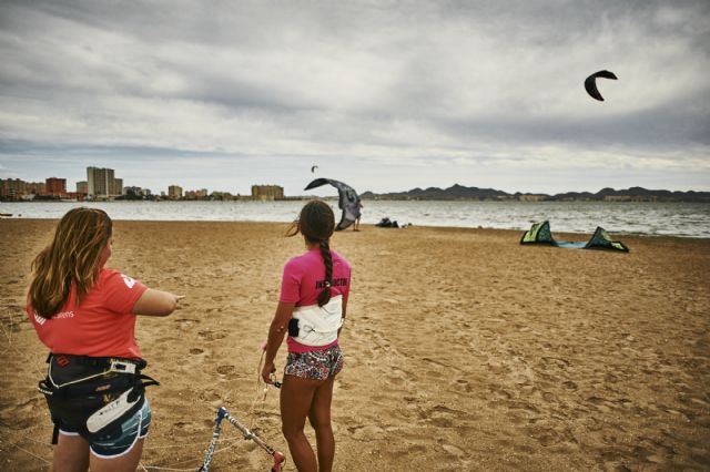 Siete chicas de San Javier participaron en el proyecto social Tribus del Sol con el kitesurf como protagonista - 3, Foto 3