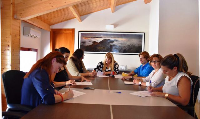 Ayuntamiento y autoescuelas acuerdan rebajar el precio del carnet a desempleados y a mujeres víctimas de violencia de género - 1, Foto 1