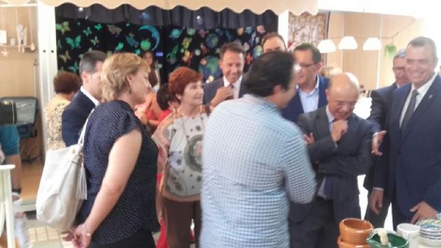 La concejal de Artesanía asiste al acto de inauguración de la 33ª edición de la Feria de Artesanía de la Región de Murcia (FERAMUR), Foto 7