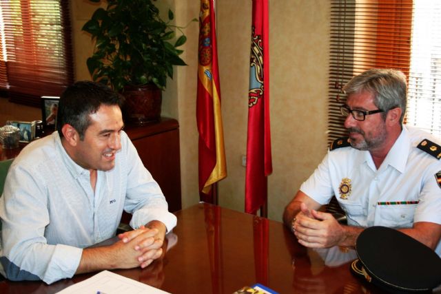 El Alcalde, Joaquín Buendía, recibe a nuevo Inspector Jefe de la Comisaría del Cuerpo Nacional de Policía en Alcantarilla - 4, Foto 4