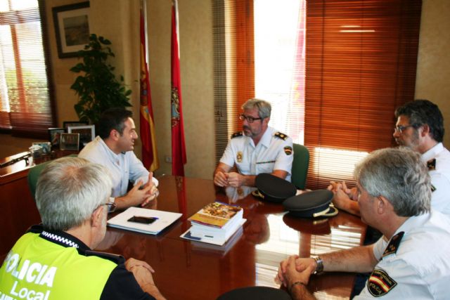 El Alcalde, Joaquín Buendía, recibe a nuevo Inspector Jefe de la Comisaría del Cuerpo Nacional de Policía en Alcantarilla - 5, Foto 5