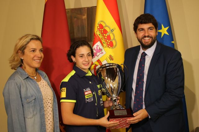 Fernando López Miras recibió hoy en el Palacio de San Esteban a la piloto ceheginera Ana Carrasco - 1, Foto 1