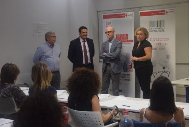 La Comunidad y Cruz Roja refuerzan su colaboración para mejorar las opciones de empleo de los colectivos más vulnerables - 1, Foto 1