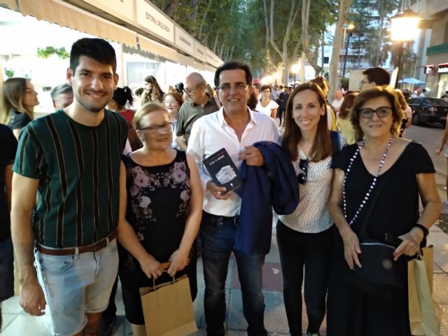 Serrano apoya la cultura como pilar básico para la sociedad y elemento vertebrador de la economía, por lo que celebra que se recupere la Feria del Libro - 1, Foto 1